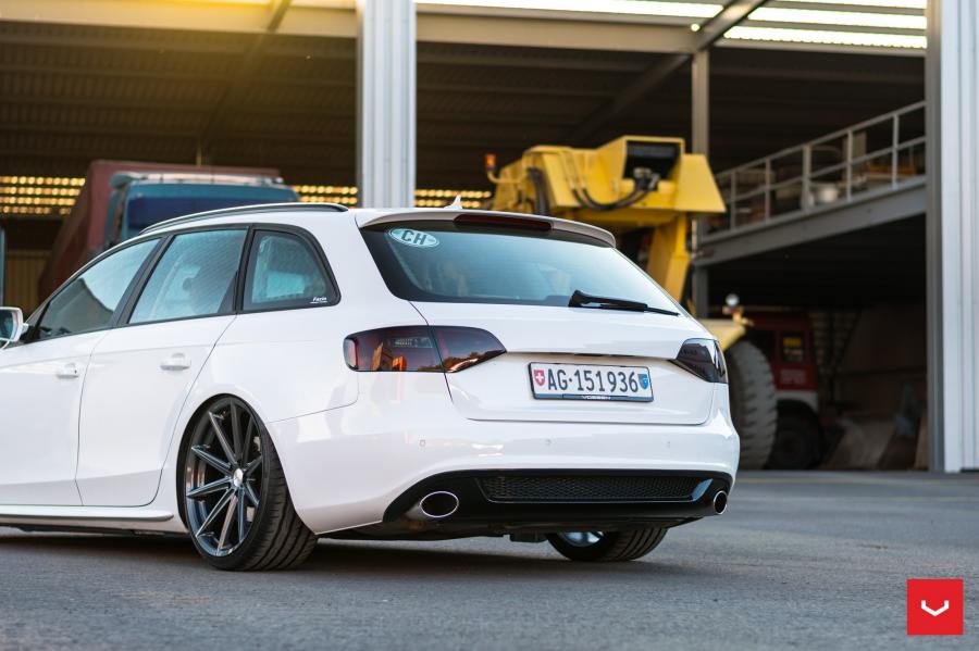 Детали экстерьера Audi A4 Avant on Vossen Wheels (VFS10) 2017 года  (фото 9 из 23)